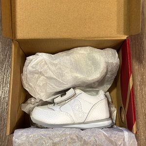 Saucony baby walker shoes US size 4.5, NEW in the box and never worn.